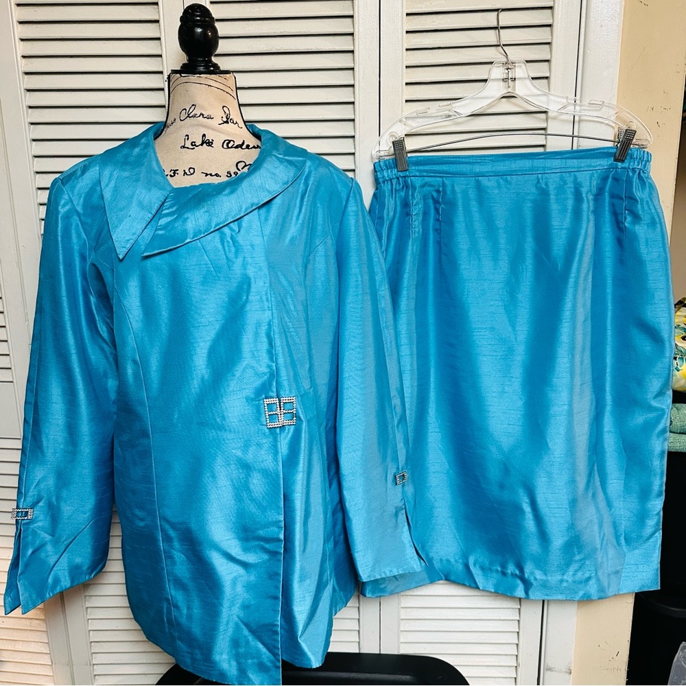 GMI Plus size skirt suit